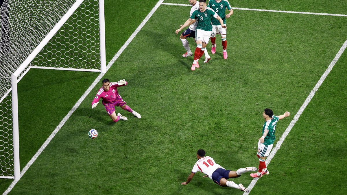 Bellingham (10) scores England’s first goal against Mexico