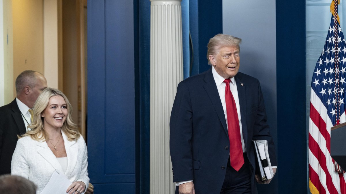 Karoline Leavitt junto a Donald Trump/ Andrew Thomas