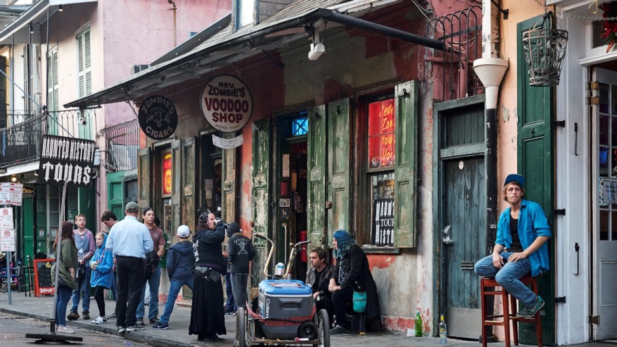 Bourbon Street, en Nueva Orleans / Pedro Szekely (Flickr).