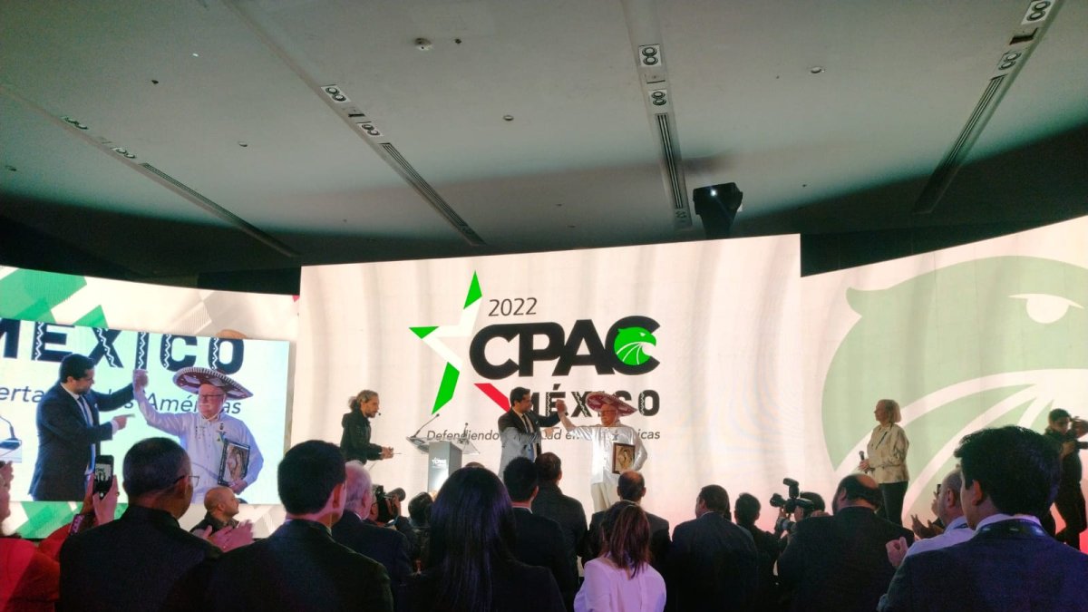 Eduardo Verástegui homenajea a Lech Walesa en CPAC México / Voz Media.