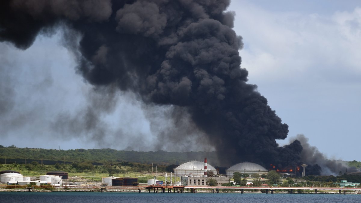 Explosion of oil containers in Matanzas / Cordon Press.