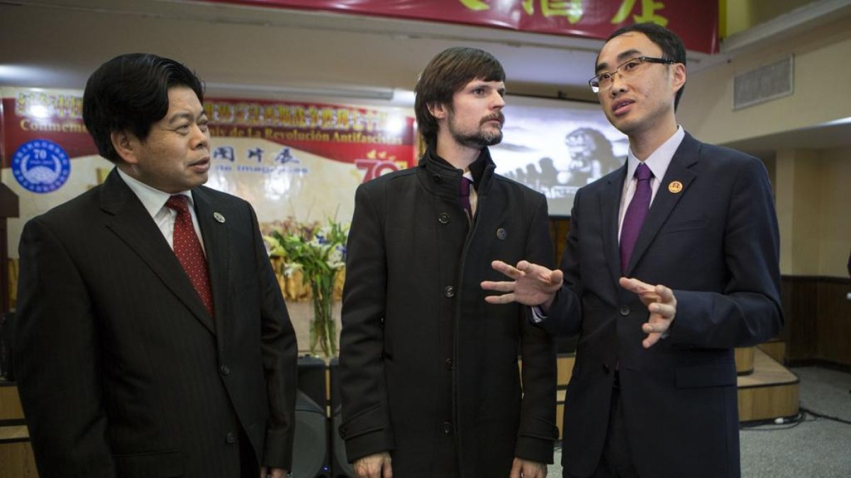 Sabino Vaca Narvaja (center) / Wikipedia.