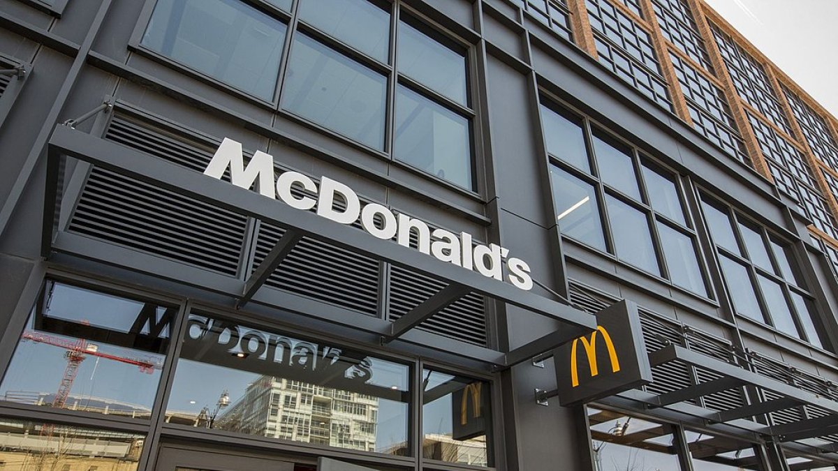 McDonald's presentó un nuevo plan comercial y advirtió sobre despidos