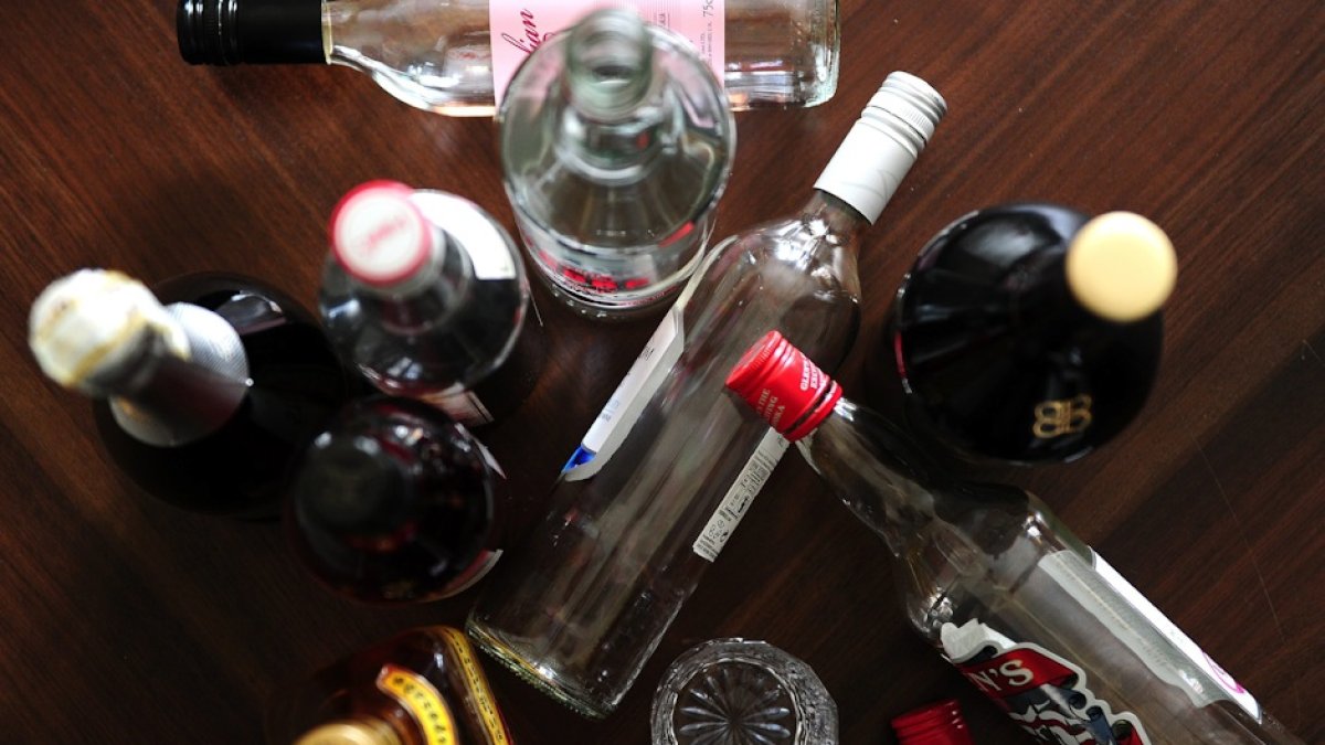 Alcohol / Cordon Press.