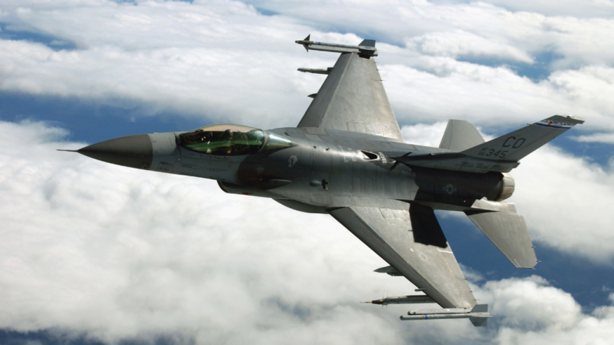 Estados Unidos ordenó el despliegue de aviones de combate y destructores en Medio Oriente