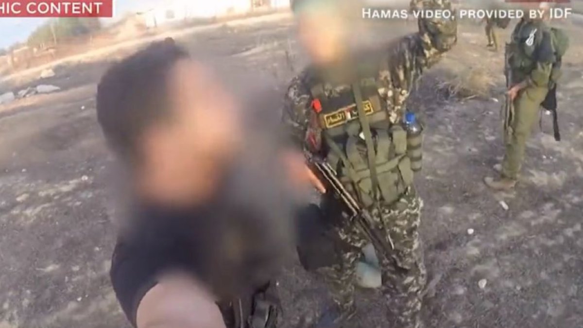Las FDI revelan las dramáticas imágenes de una cámara corporal que exponen la masacre perpetrada por Hamás el 7 de octubre | Captura de pantalla YouTube CNN
