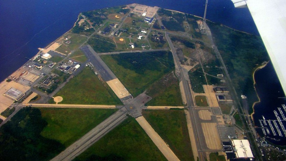 Floyd Bennett Field / Wikimedia Commons