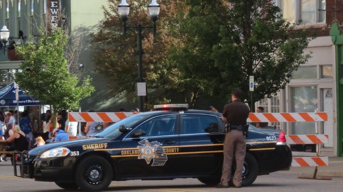 (42-BRT / Wikimedia Commons -Oakland County Sheriff's Office, Downtown Pontiac, 2022.jpg | Oakland County Sheriff's Office, Downtown Pontiac, 2022)