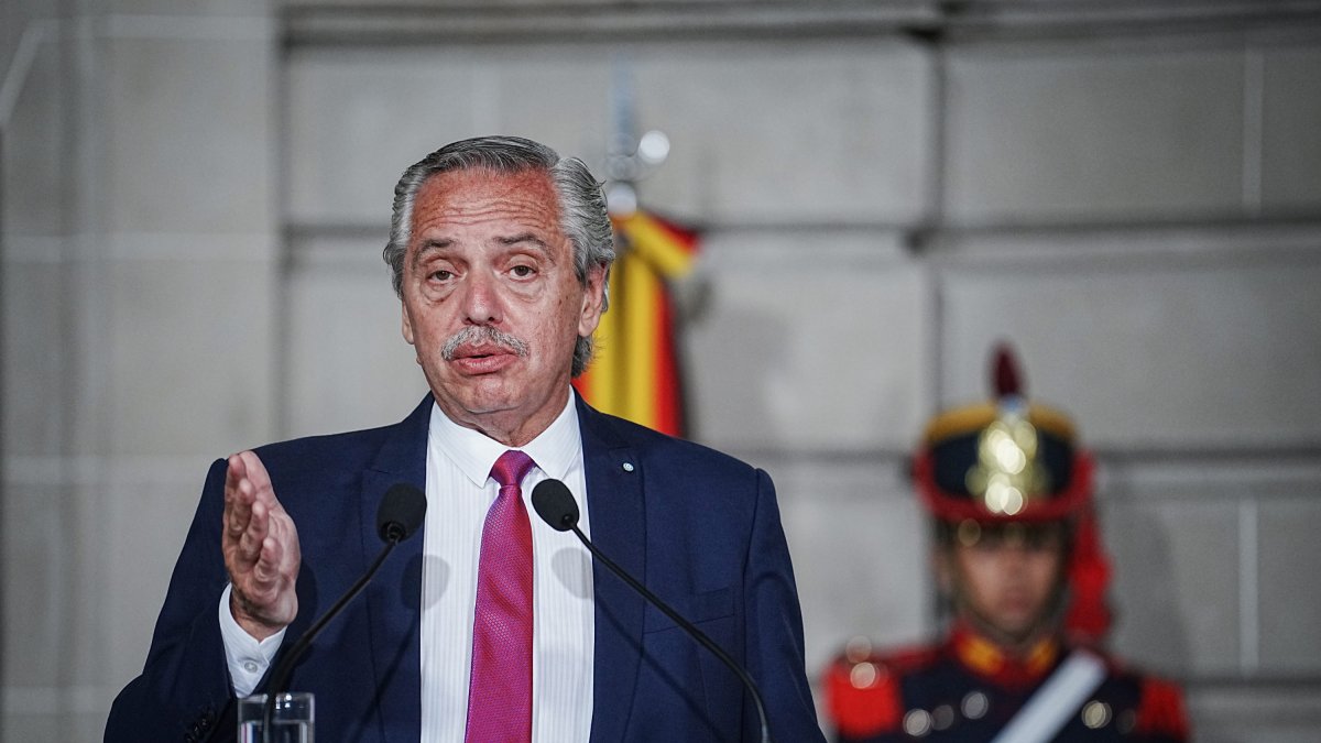 28 January 2023, Argentina, Buenos Aires: Alberto Angel Fernandez, President of Argentina, speaks at a press conference following his talks with German Chancellor Scholz at the Foreign Ministry. On his Latin America trip, Scholz will first visit Argentina and then Chile and Brazil. The aim of the trip is to strengthen cooperation with Latin America in competition with Russia and China. Photo: Kay Nietfeld/dpa