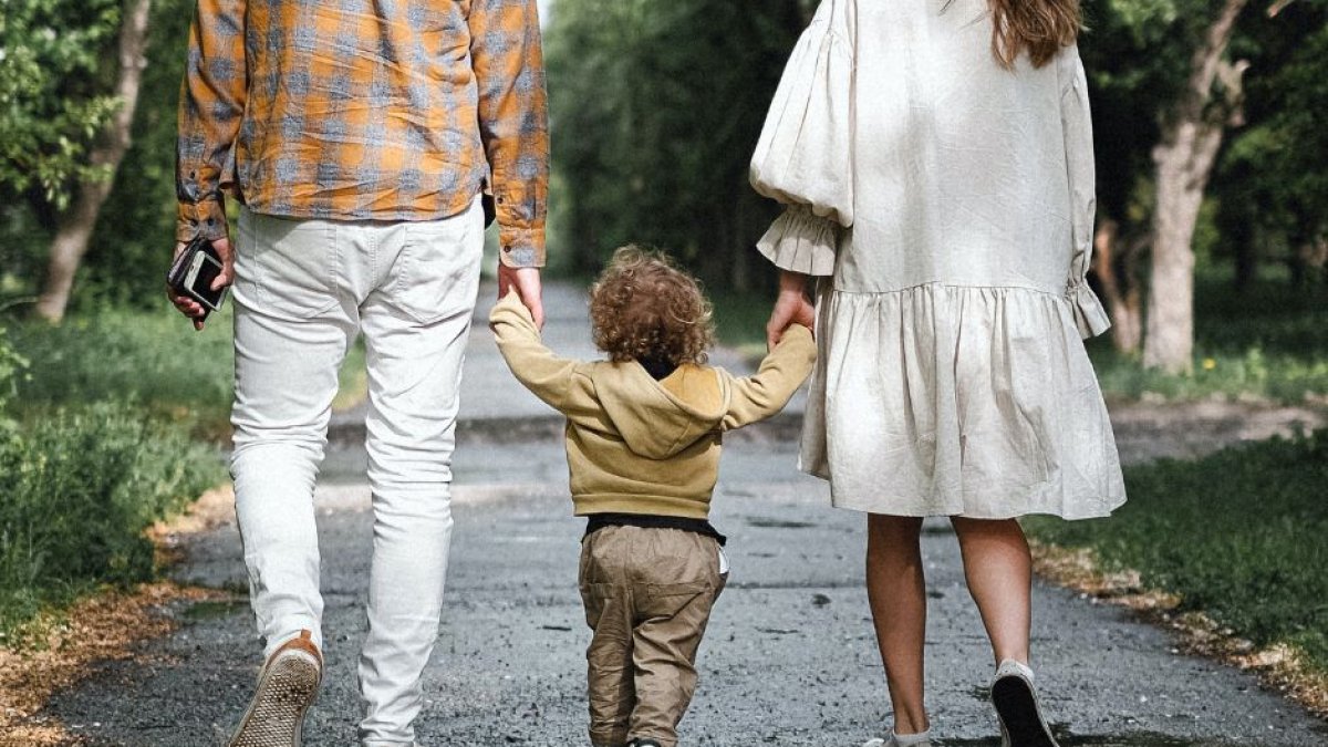 Estos son los lugares más caros (y baratos) para criar un niño