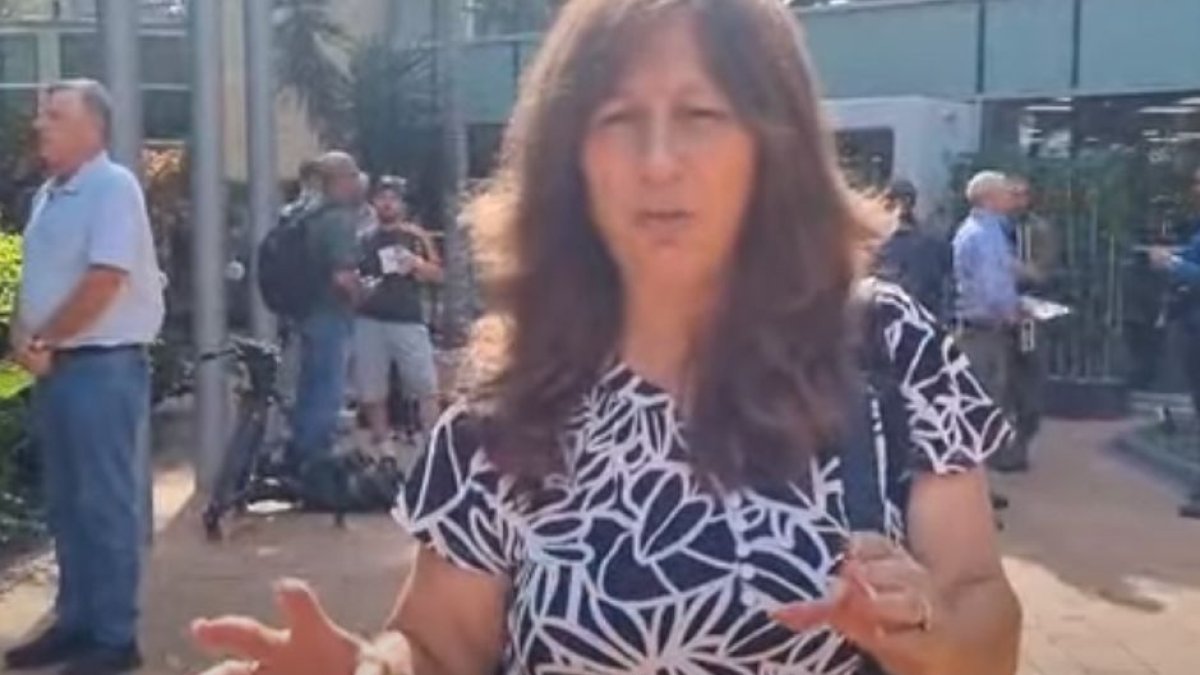 (Captura de pantalla YouTube de Jana Bris)