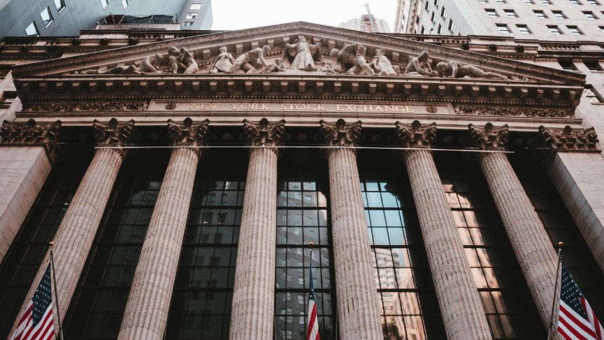 Wall Street / Unsplash