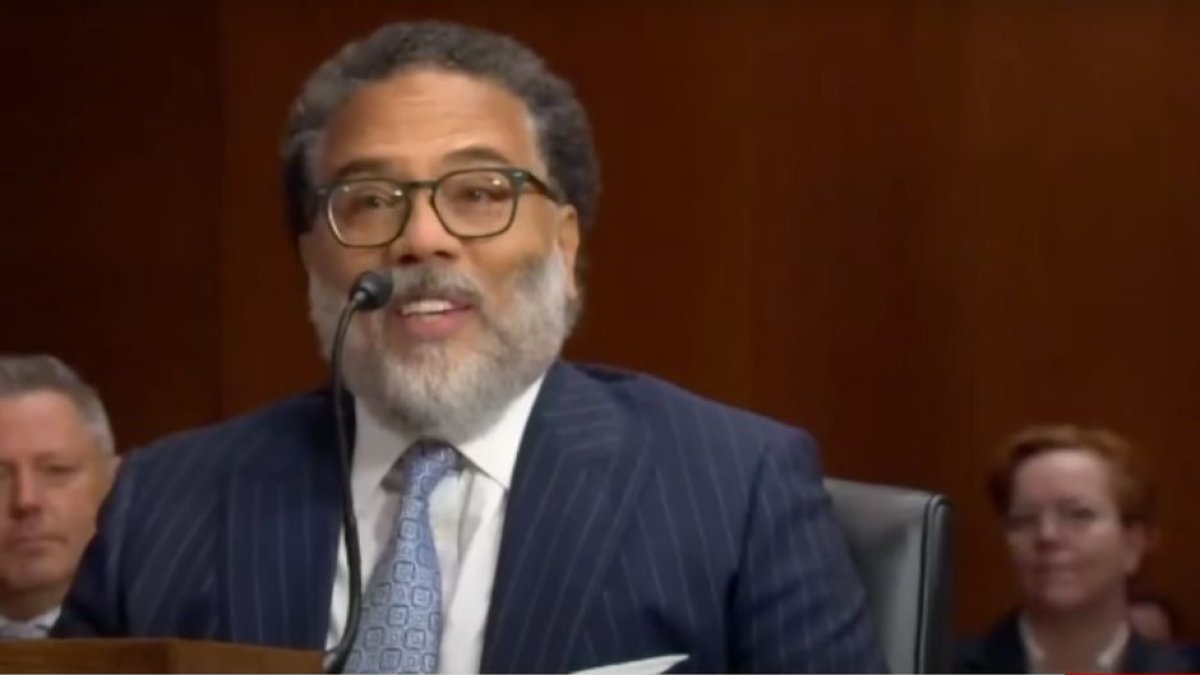 Harry Coker Jr. en el Senado | Captura de pantalla YouTube Forbes