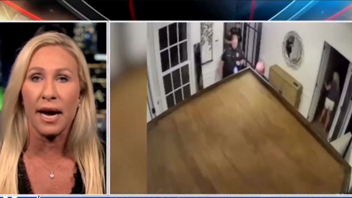 Policías registran la casa de Marjorie Taylor Greene tras 'swatting'.(Captura de pantalla Fox News)