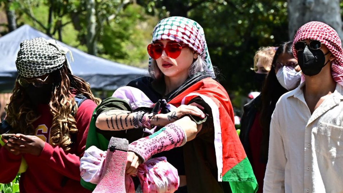 Estudiantes de la Universidad del Sur de California protestan contra Israel. (AFP/