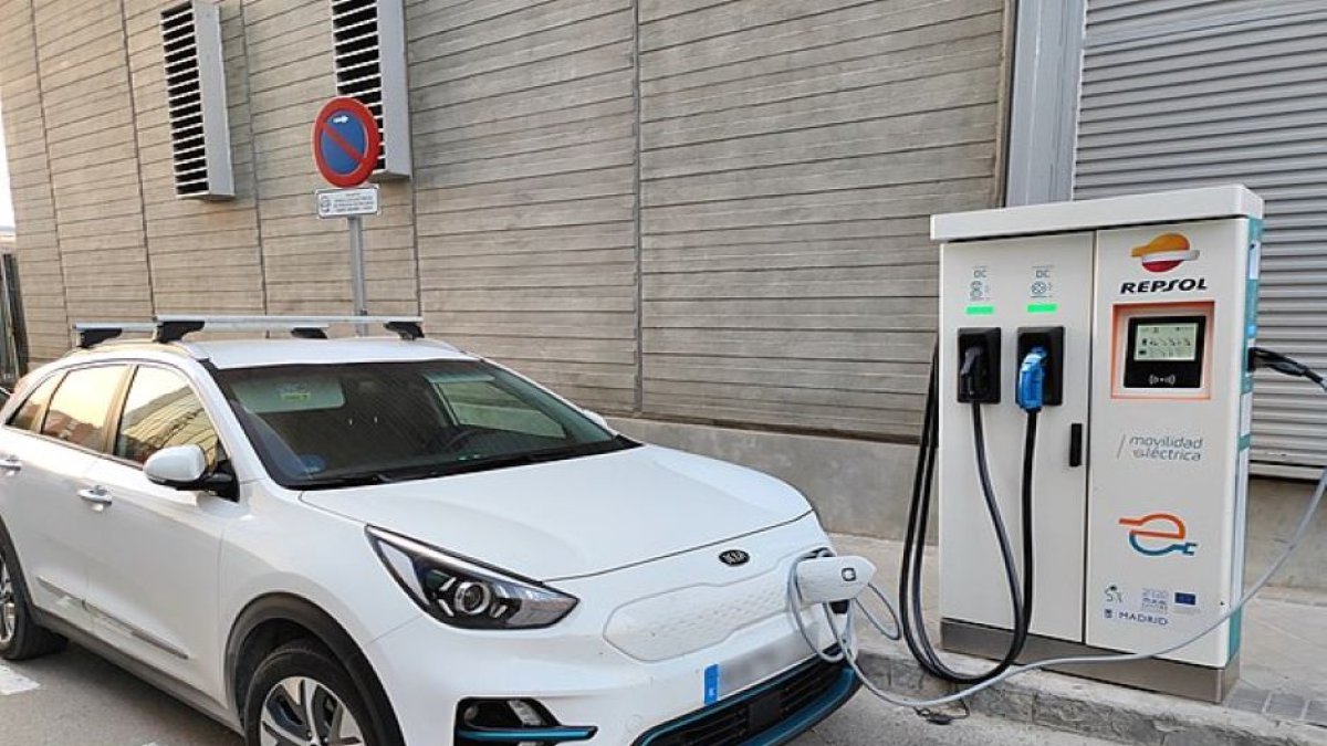 electric vehicle / Wikimedia Commons.