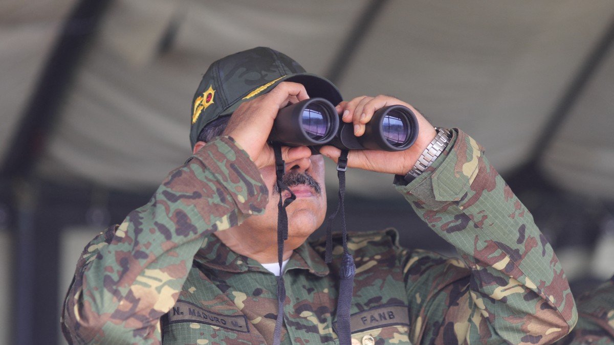 This handout photo released by the Venezuelan Presidency shows Venezuela's President Nicolas Maduro looking through binoculars during a military exercise in Cojedes state, Venezuela on May 3, 2024. (Photo by MARCELO GARCIA / Venezuelan Presidency / AFP) / RESTRICTED TO EDITORIAL USE - MANDATORY CREDIT 