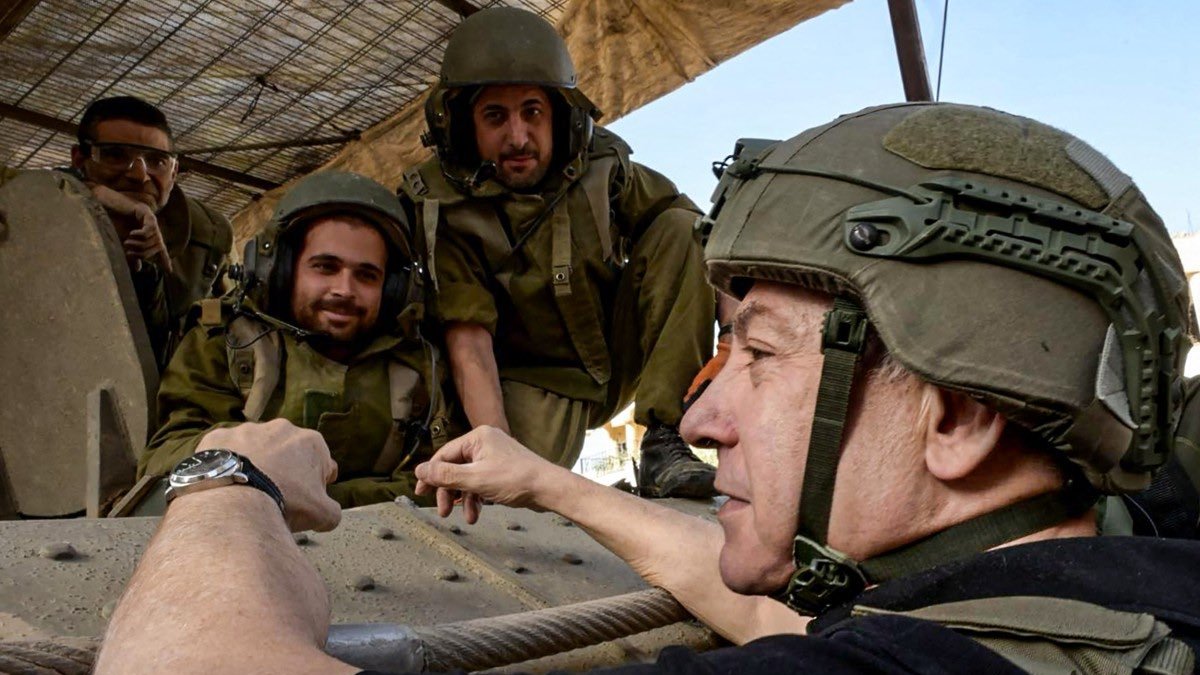 In this handout picture taken and released by the Israeli Prime Minister's Office on November 26, 2023 Israeli Prime Minister Benjamin Netanyahu (R) meets soldiers at undisclosed location in the Gaza Strip. - Netanyahu told soldiers in the Gaza Strip on November 26 that Israel's efforts would continue 