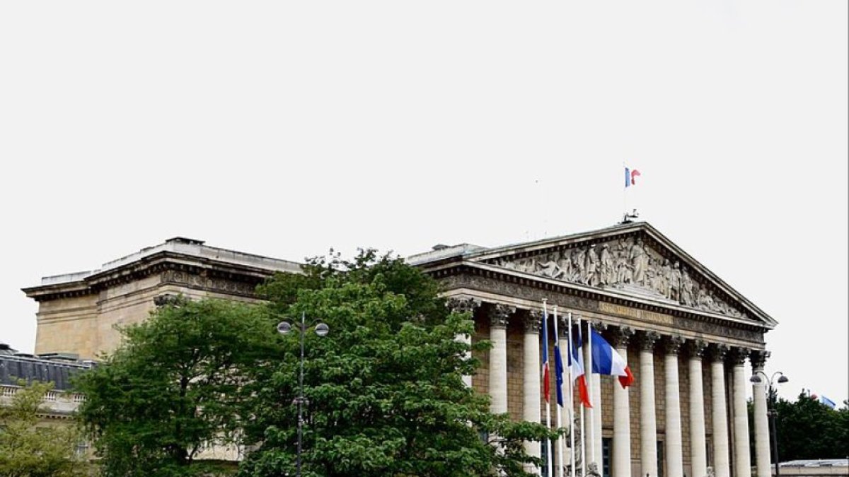 https://commons.wikimedia.org/wiki/File:National_Assembly_Paris(Assembl%C3%A9e_nationale)_(Ank_Kumar,_Infosys_Limited)_01.jpg