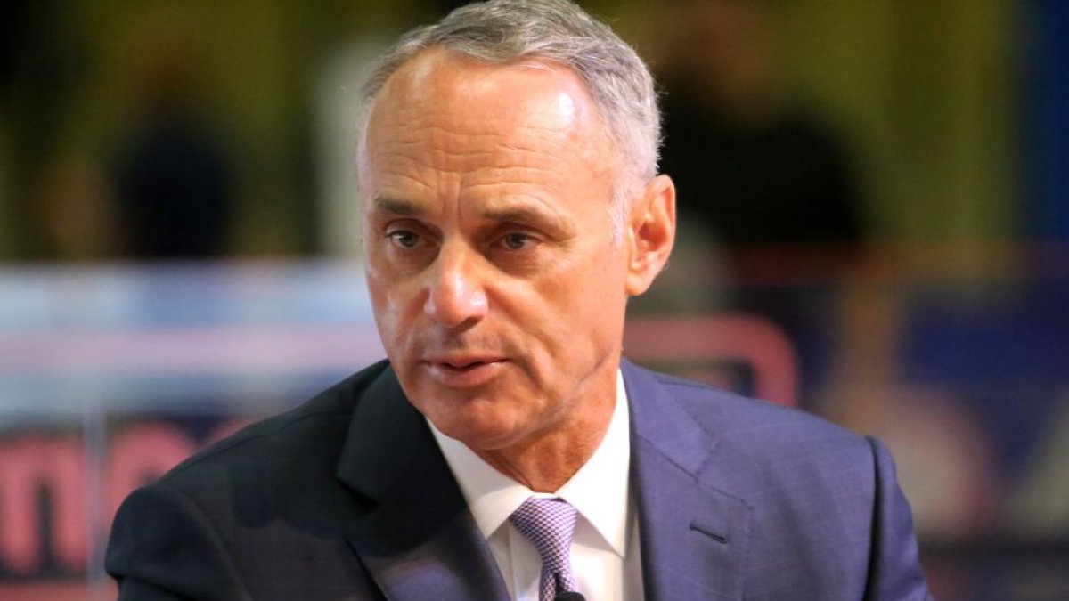 Rob Manfred durante una entrevista | Wikimedia Commons (Arturo Pardavila III)