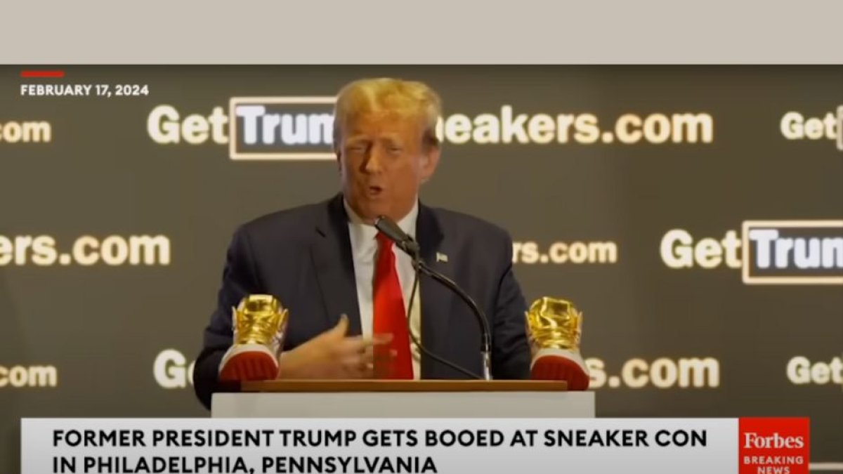 El expresidente presenta la línea de zapatos en Sneaker Con | Captura de pantalla Forbes Breaking News