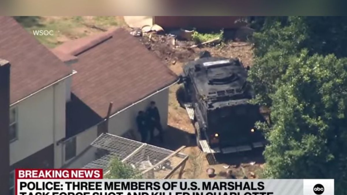 Un tiroteo en Charlotte deja 3 alguaciles muertos y cinco oficiales heridos. (Captura de pantalla / ABC News)