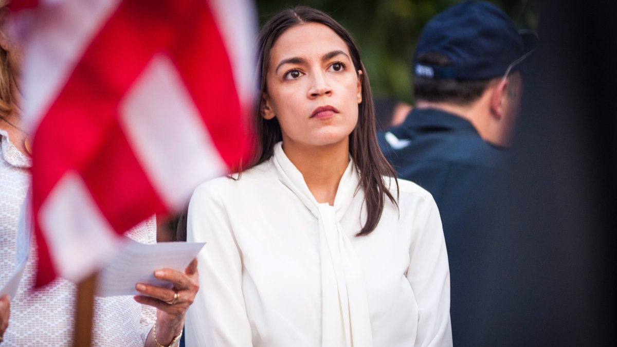 La representante demócrata Alexandria Ocasio-Cortez cuestionó al máximo tribunal del país