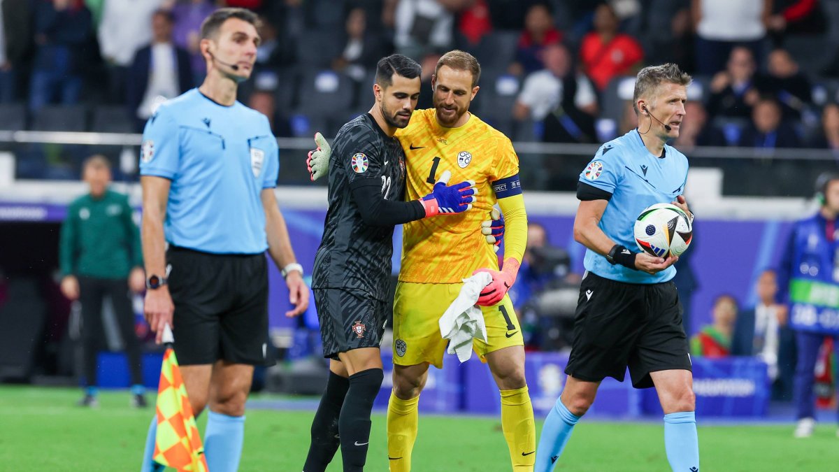 Oblak and Costa greet each other before penalties in their tie.