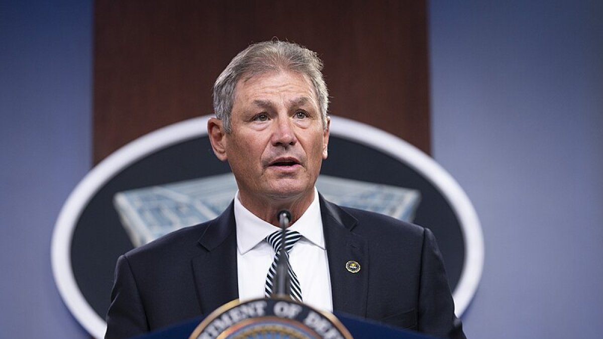 Chris Swecker- Lisa Ferdinando- Wikimedia Commons