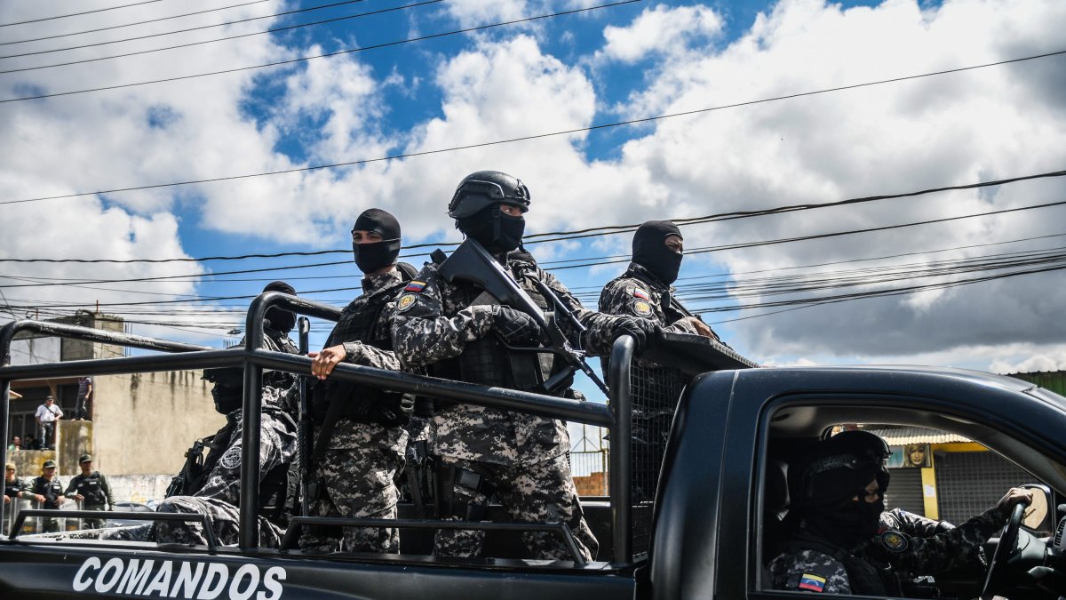 Members of the Bolivarian Intelligence Service (Servicio Bolivariano de Inteligencia).