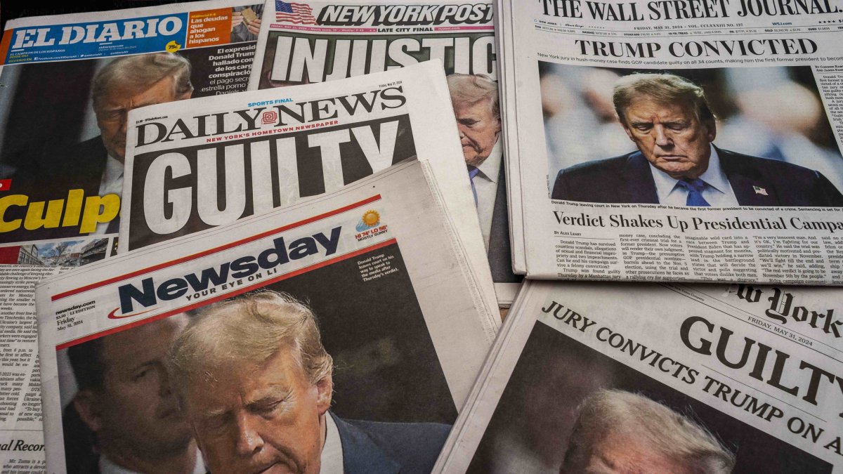 Portadas de los principales diarios cubriendo el veredicto del jurado en el caso de Manhattan contra el expresidente Trump. (Foto por Richard B. Levine/Cordon Press)