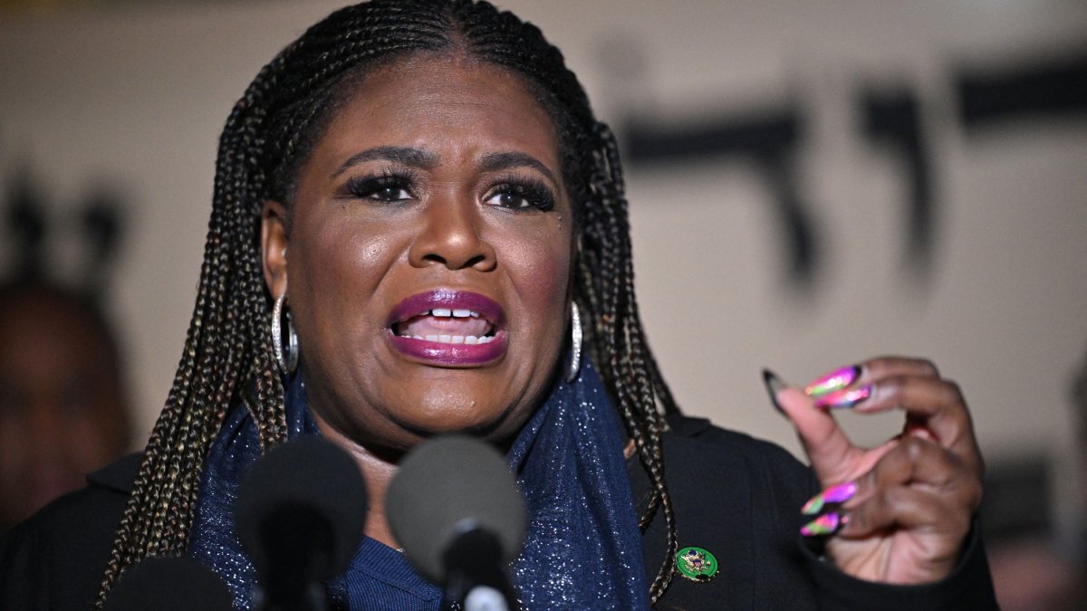 La ex representante y miembro de El Escuadrón Cori Bush.