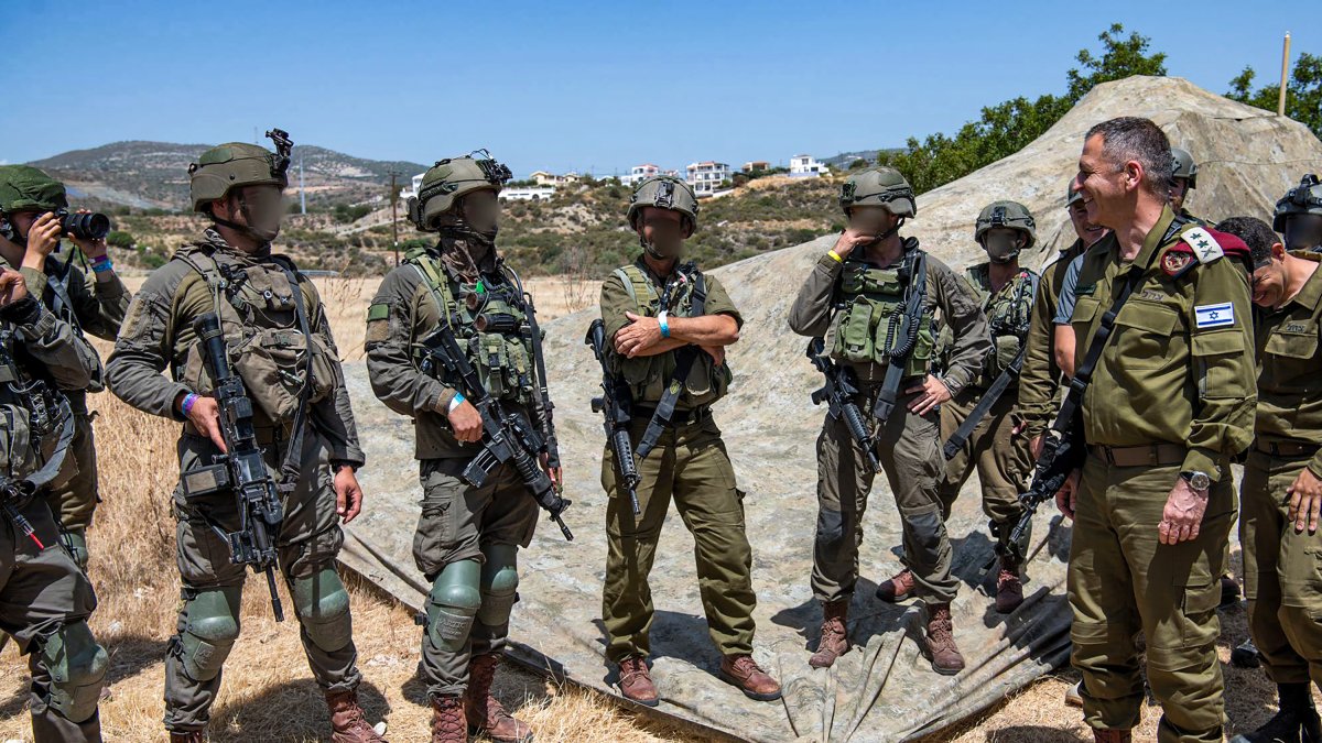 Israeli soldiers with Herzi Halevi, head of the Israeli military.