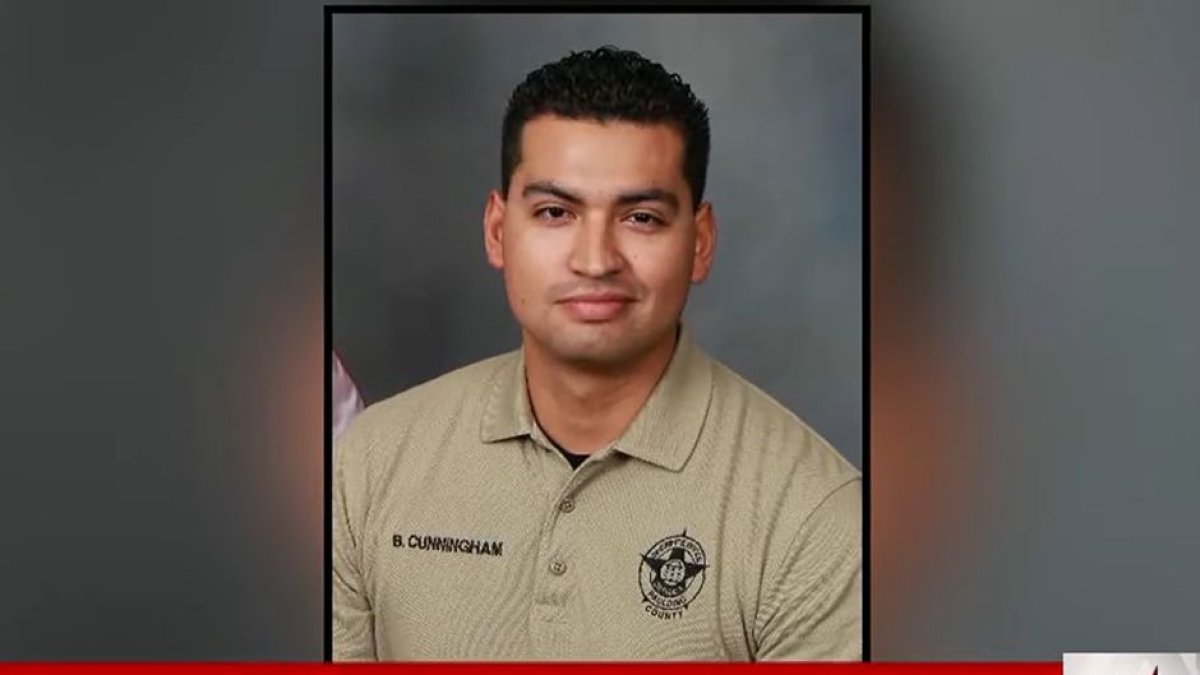 El ayudante el sheriff Brandon Cunningham