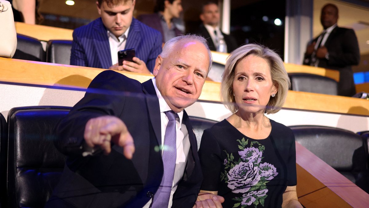 Gwen Walz confirmed that she underwent intrauterine insemination, contrary to what her husband said/ Charly Triballeau.