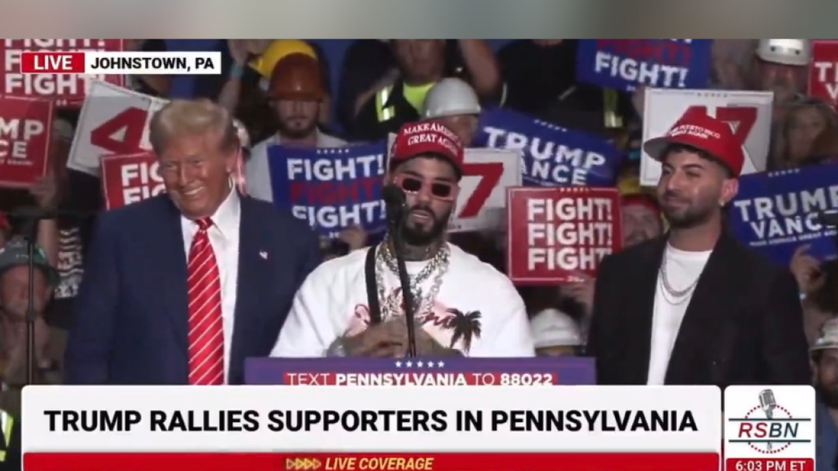 Los cantantes boricuas Anuel AA y Justin Quiles se unen a Trump en Pensilvania