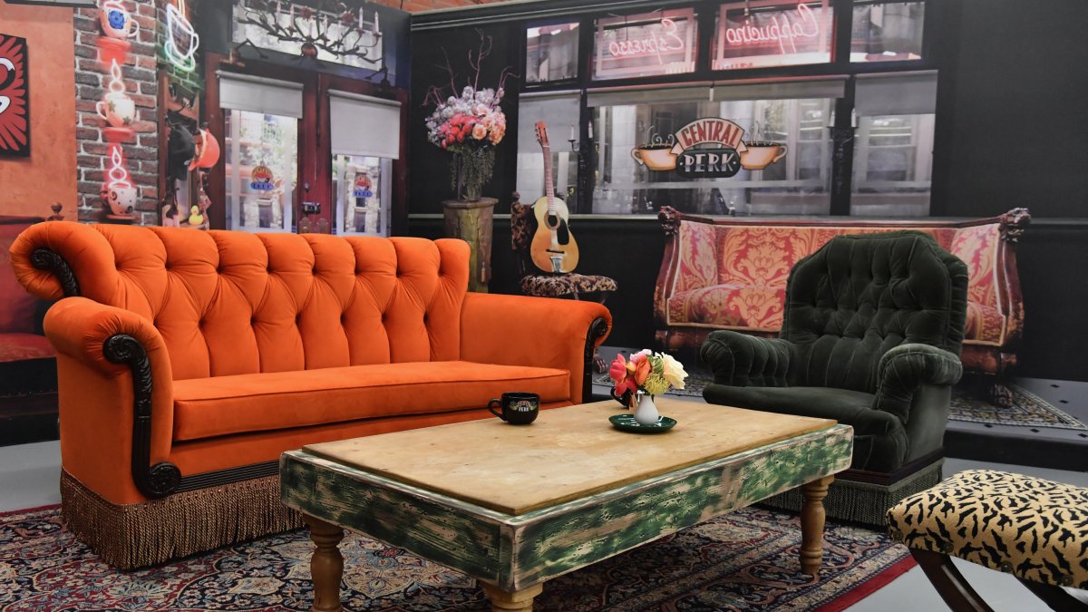 Una réplica del set del Central Perk de 'Friends' creado para celebrar el 25 aniversario de la serie en 2019.