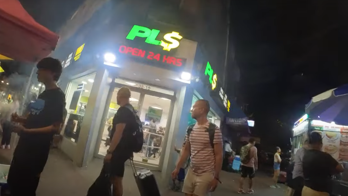 Captura de pantalla de la Avenida Roosevelt con Queens, una de las calles con mayor delincuencia en Nueva York