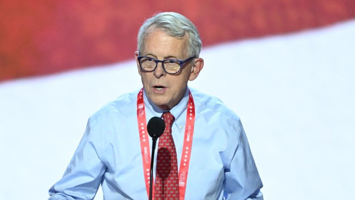 El gobernador de Ohio, Mike DeWine,