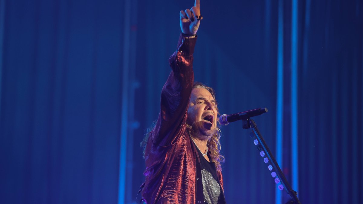 Fher Olvera de la banda Maná