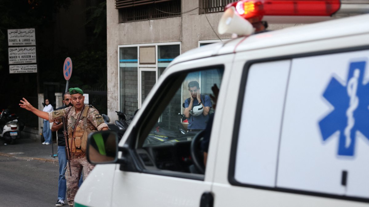 Caos en los hospitales de Beirut después de la explosión simultánea de los dispositivos personales de mensajería Hezbolá.