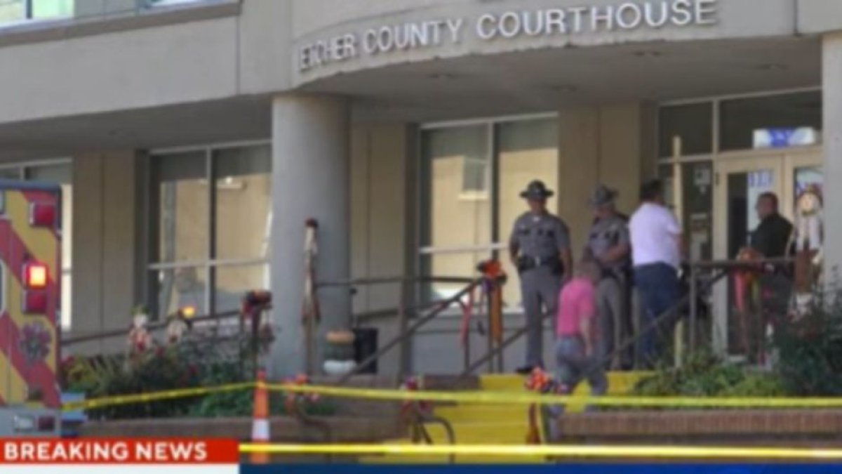 Asesinan a juez en tiroteo en tribunal de Kentucky