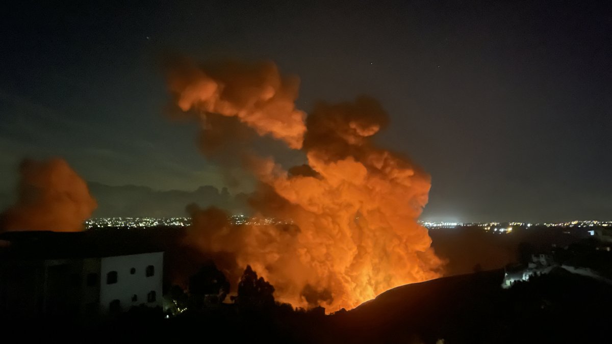 Una nube de humo en el lugar de un ataque aéreo israelí  en el sur de Líbano