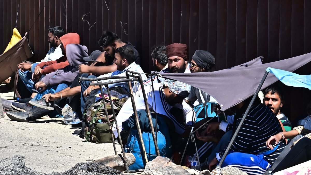 Los migrantes que ingresaron a EEUU a pie en Jacumba Hot Springs, California