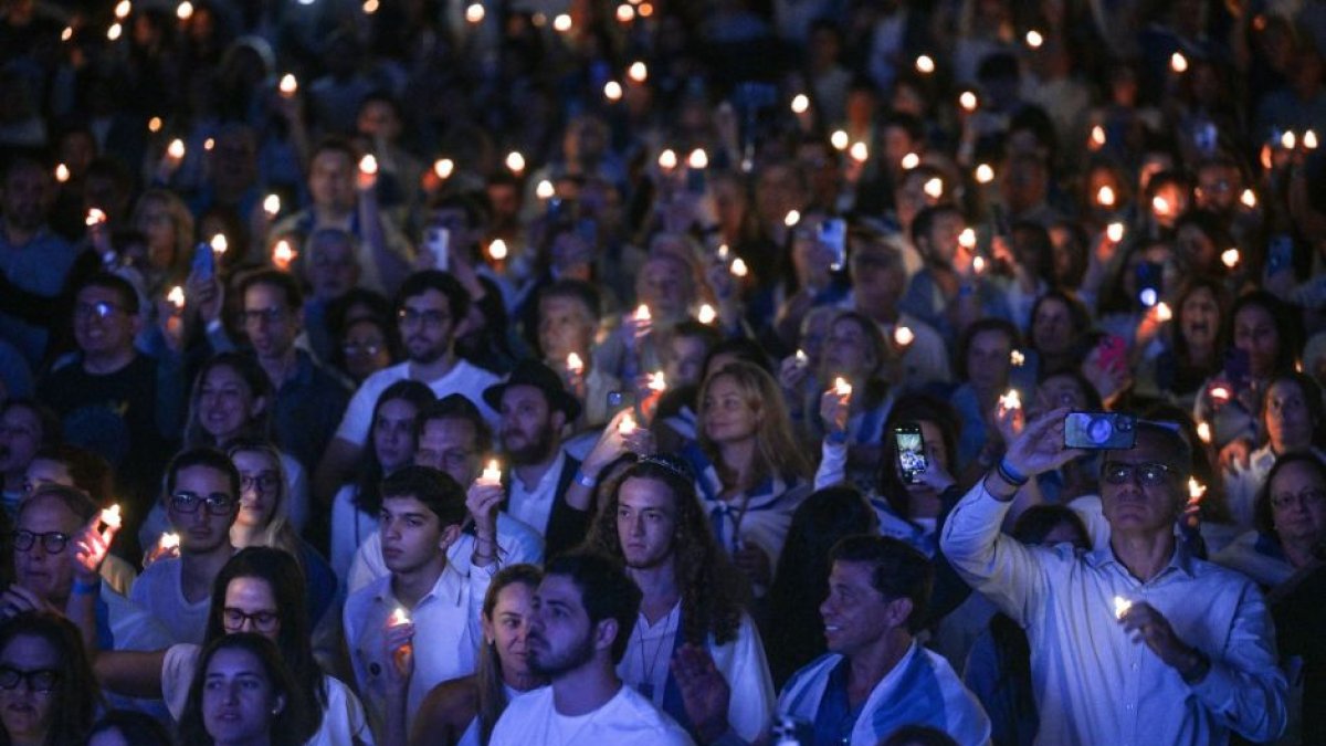 Jewish community lights candles to commemorate victims of Hamas attack on Oct. 7, 2023
