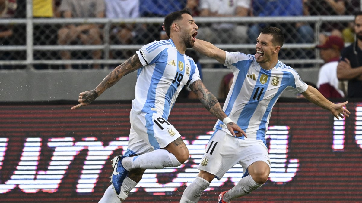 Nicolás Otamendi y Giovani Lo Celso