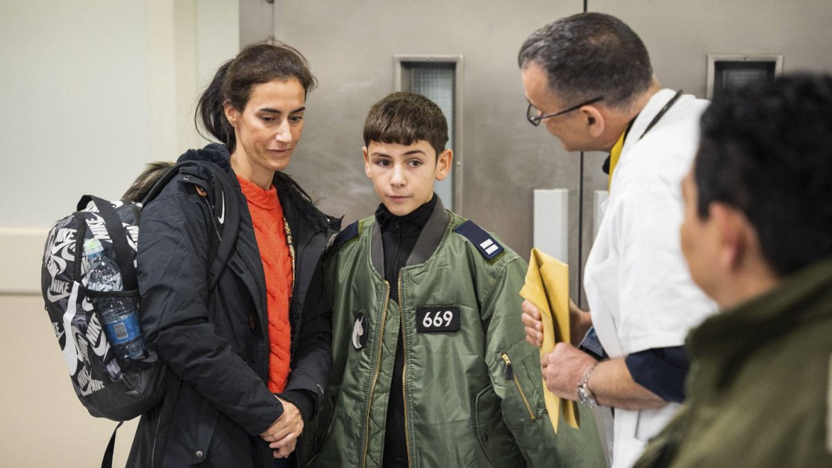 Eitan Yahalomi's reunion with his mother after his release.