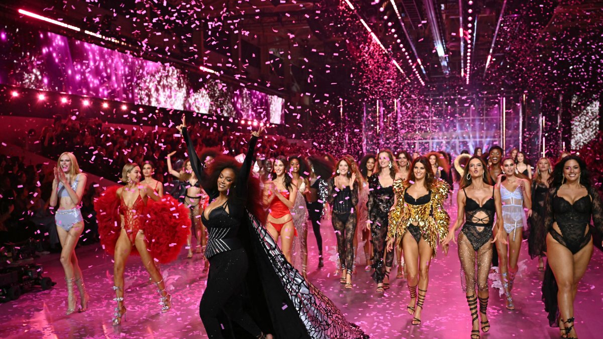 Victoria's Secret Fashion Show 2024