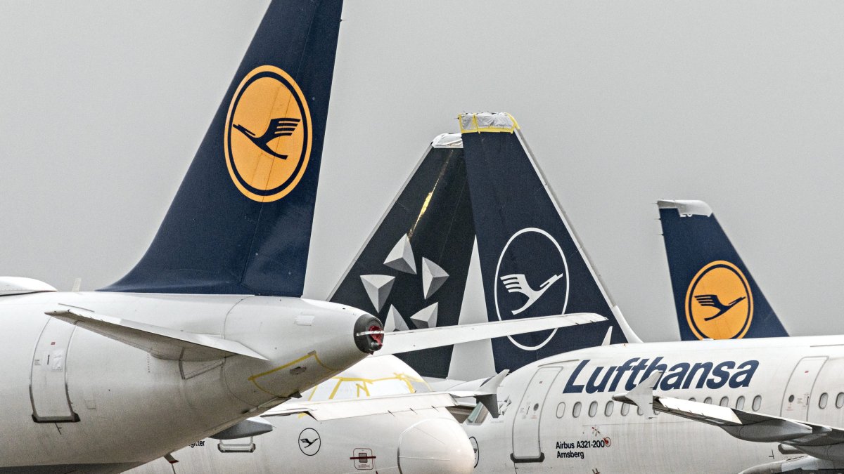 Lufthansa planes