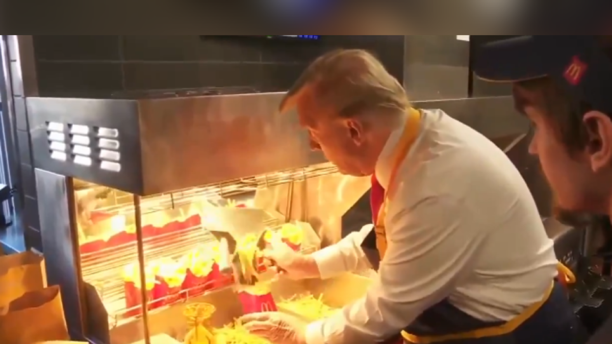 Trump prepara papas fritas en McDonald's